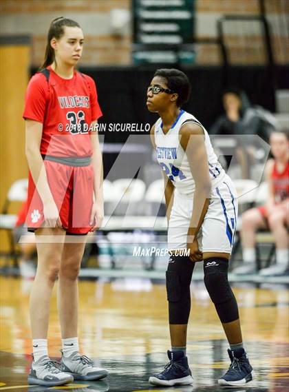 Thumbnail 1 in Mount Si vs. Westview (Nike Tournament of Champions) photogallery.