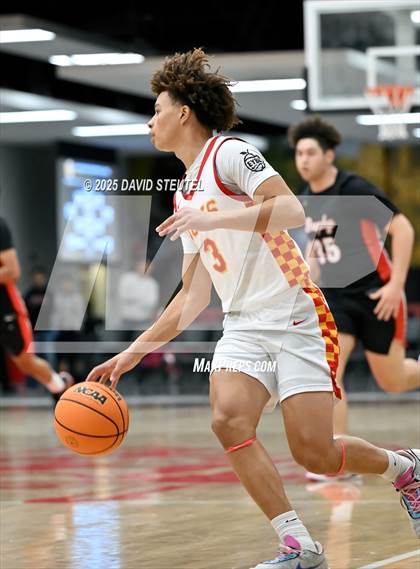 Thumbnail 3 in Brophy College Prep vs. Cathedral Catholic (Fr. Barry Christmas Classic) photogallery.