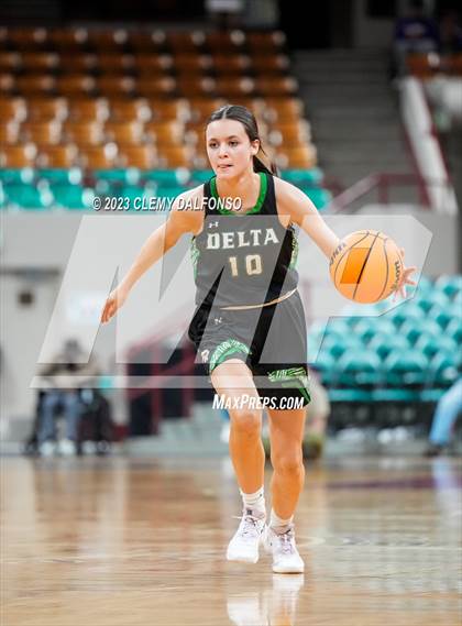 Thumbnail 2 in Holy Family vs Delta (CHSAA 4A Great 8) photogallery.