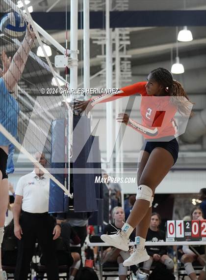 Thumbnail 3 in New Braunfels vs. Teague (Legends Invitational)  photogallery.