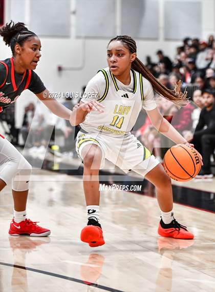 Thumbnail 3 in Ontario Christian vs. Mater Dei photogallery.