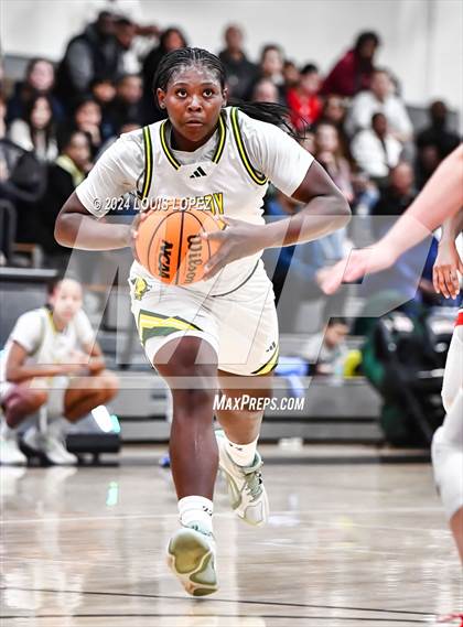 Thumbnail 3 in Ontario Christian vs. Mater Dei photogallery.