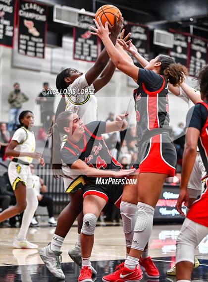 Thumbnail 3 in Ontario Christian vs. Mater Dei photogallery.