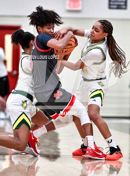 Thumbnail 1 in Ontario Christian vs. Mater Dei photogallery.