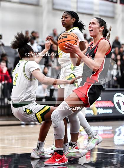 Thumbnail 1 in Ontario Christian vs. Mater Dei photogallery.