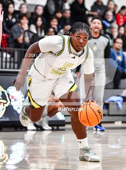 Thumbnail 2 in Ontario Christian vs. Mater Dei photogallery.