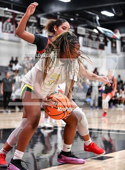Thumbnail 1 in Ontario Christian vs. Mater Dei photogallery.