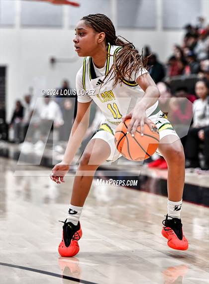Thumbnail 2 in Ontario Christian vs. Mater Dei photogallery.