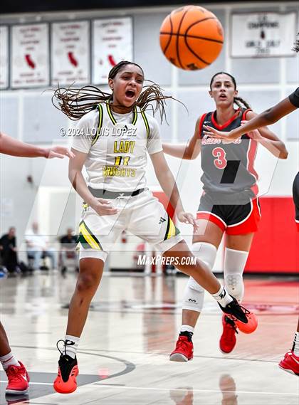 Thumbnail 3 in Ontario Christian vs. Mater Dei photogallery.