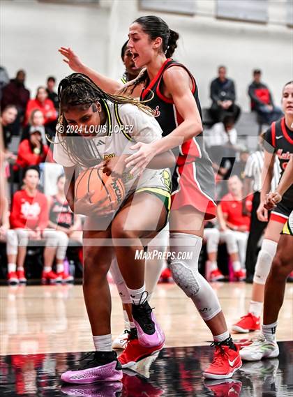 Thumbnail 1 in Ontario Christian vs. Mater Dei photogallery.