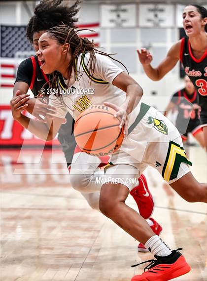 Thumbnail 3 in Ontario Christian vs. Mater Dei photogallery.