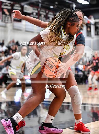 Thumbnail 2 in Ontario Christian vs. Mater Dei photogallery.
