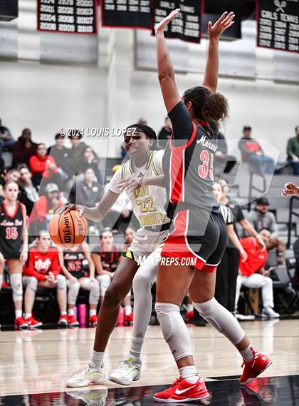 Thumbnail 2 in Ontario Christian vs. Mater Dei photogallery.