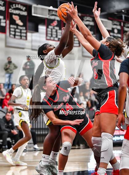 Thumbnail 1 in Ontario Christian vs. Mater Dei photogallery.