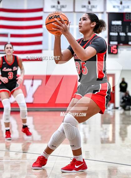 Thumbnail 1 in Ontario Christian vs. Mater Dei photogallery.