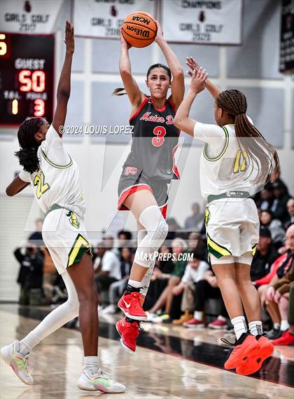 Thumbnail 2 in Ontario Christian vs. Mater Dei photogallery.