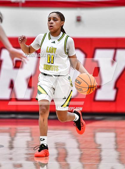 Thumbnail 3 in Ontario Christian vs. Mater Dei photogallery.
