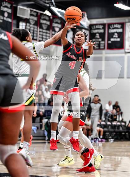 Thumbnail 2 in Ontario Christian vs. Mater Dei photogallery.