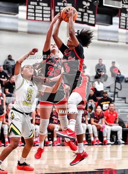 Thumbnail 1 in Ontario Christian vs. Mater Dei photogallery.
