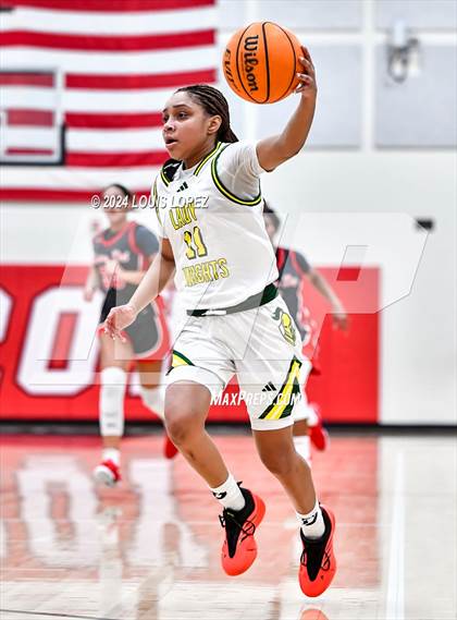 Thumbnail 2 in Ontario Christian vs. Mater Dei photogallery.