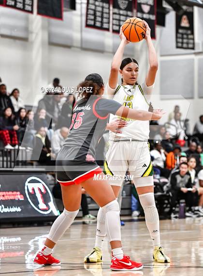 Thumbnail 3 in Ontario Christian vs. Mater Dei photogallery.