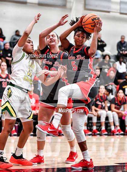 Thumbnail 3 in Ontario Christian vs. Mater Dei photogallery.