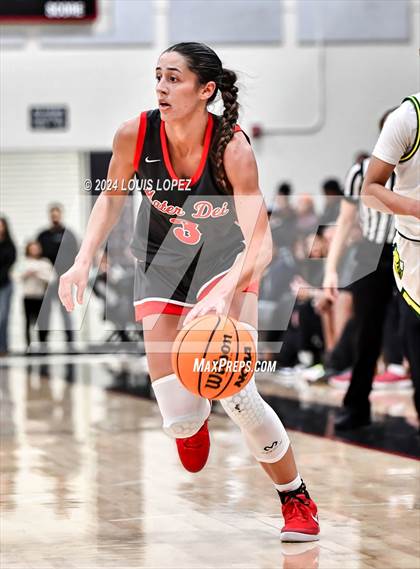 Thumbnail 1 in Ontario Christian vs. Mater Dei photogallery.