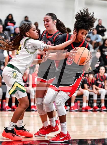 Thumbnail 1 in Ontario Christian vs. Mater Dei photogallery.