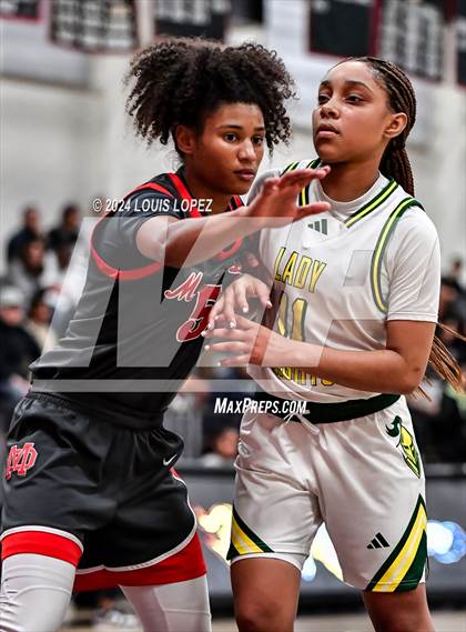 Thumbnail 2 in Ontario Christian vs. Mater Dei photogallery.