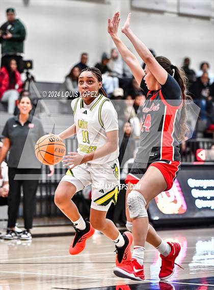 Thumbnail 2 in Ontario Christian vs. Mater Dei photogallery.