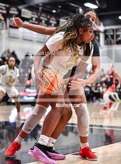 Thumbnail 3 in Ontario Christian vs. Mater Dei photogallery.