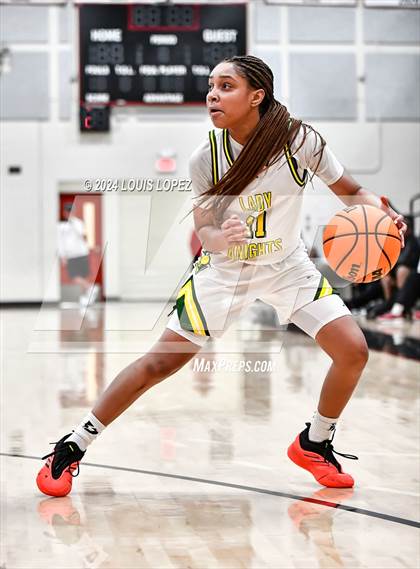 Thumbnail 2 in Ontario Christian vs. Mater Dei photogallery.