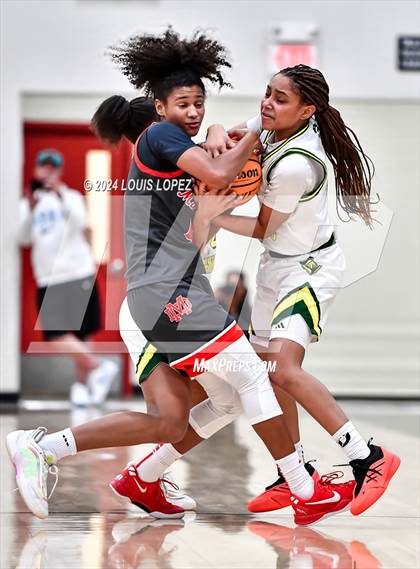 Thumbnail 2 in Ontario Christian vs. Mater Dei photogallery.