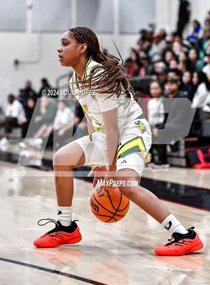 Thumbnail 1 in Ontario Christian vs. Mater Dei photogallery.