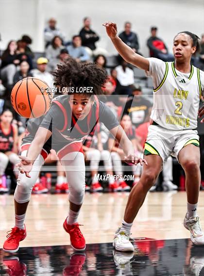 Thumbnail 2 in Ontario Christian vs. Mater Dei photogallery.