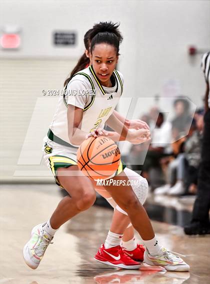Thumbnail 1 in Ontario Christian vs. Mater Dei photogallery.