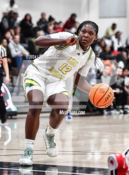 Thumbnail 2 in Ontario Christian vs. Mater Dei photogallery.
