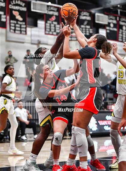 Thumbnail 2 in Ontario Christian vs. Mater Dei photogallery.