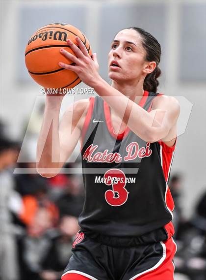 Thumbnail 2 in Ontario Christian vs. Mater Dei photogallery.
