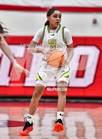 Thumbnail 2 in Ontario Christian vs. Mater Dei photogallery.