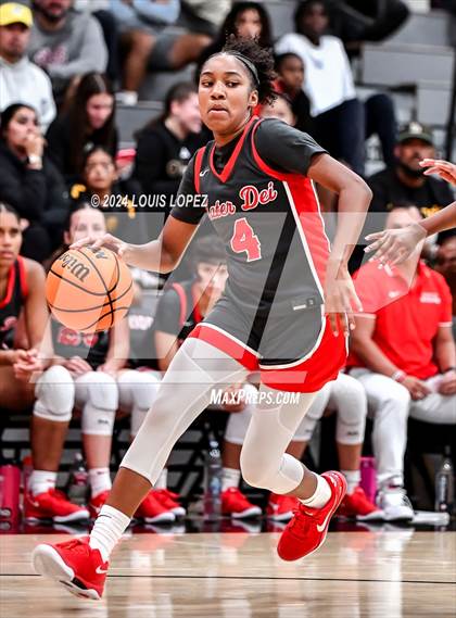 Thumbnail 2 in Ontario Christian vs. Mater Dei photogallery.