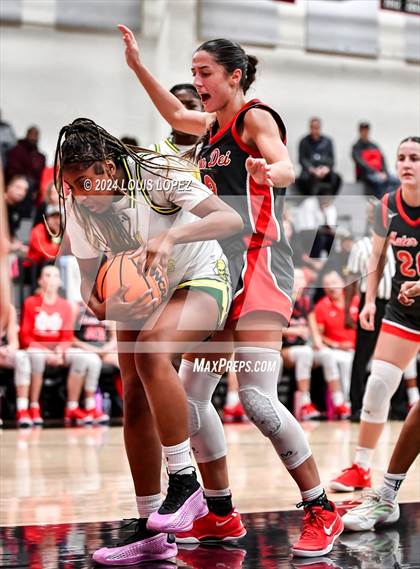 Thumbnail 2 in Ontario Christian vs. Mater Dei photogallery.