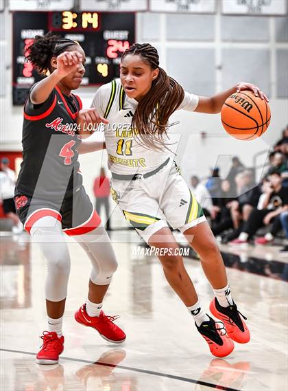 Thumbnail 3 in Ontario Christian vs. Mater Dei photogallery.