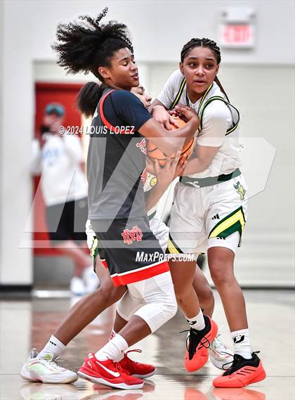 Thumbnail 1 in Ontario Christian vs. Mater Dei photogallery.