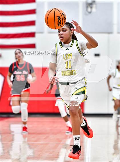 Thumbnail 1 in Ontario Christian vs. Mater Dei photogallery.
