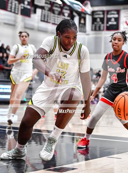 Thumbnail 3 in Ontario Christian vs. Mater Dei photogallery.