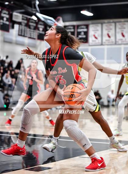 Thumbnail 3 in Ontario Christian vs. Mater Dei photogallery.