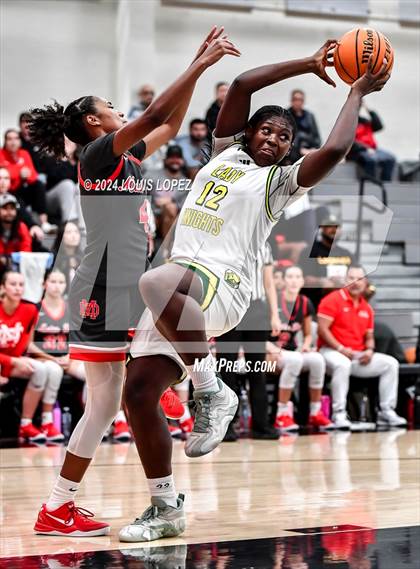 Thumbnail 3 in Ontario Christian vs. Mater Dei photogallery.
