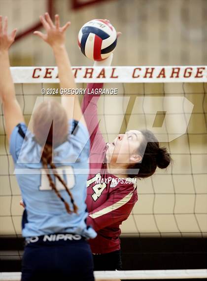 Thumbnail 3 in Bell vs Keller Central photogallery.