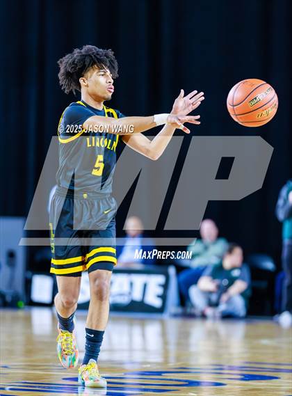 Thumbnail 3 in Lincoln vs. Edmonds-Woodway (WIAA  3A Quarter Final) photogallery.